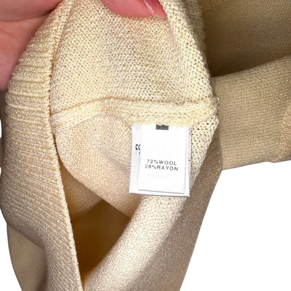 St. John Sport Knit Sweater Vest M Cream Wool Blend Quiet Luxury Minimalist Chic